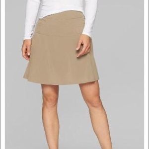 Athleta beige sport skirt